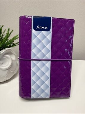 🎀 Filofax personal planner purple patent leather Luxe Domino